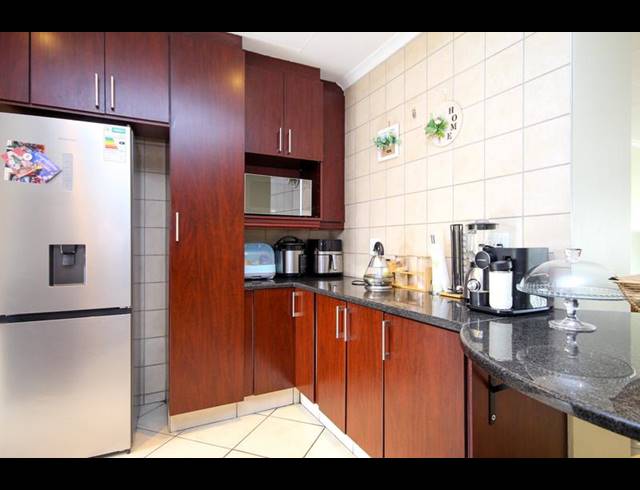 3 BEDROOM TOWNHOUSE FOR SALE IN THATCHFIELD